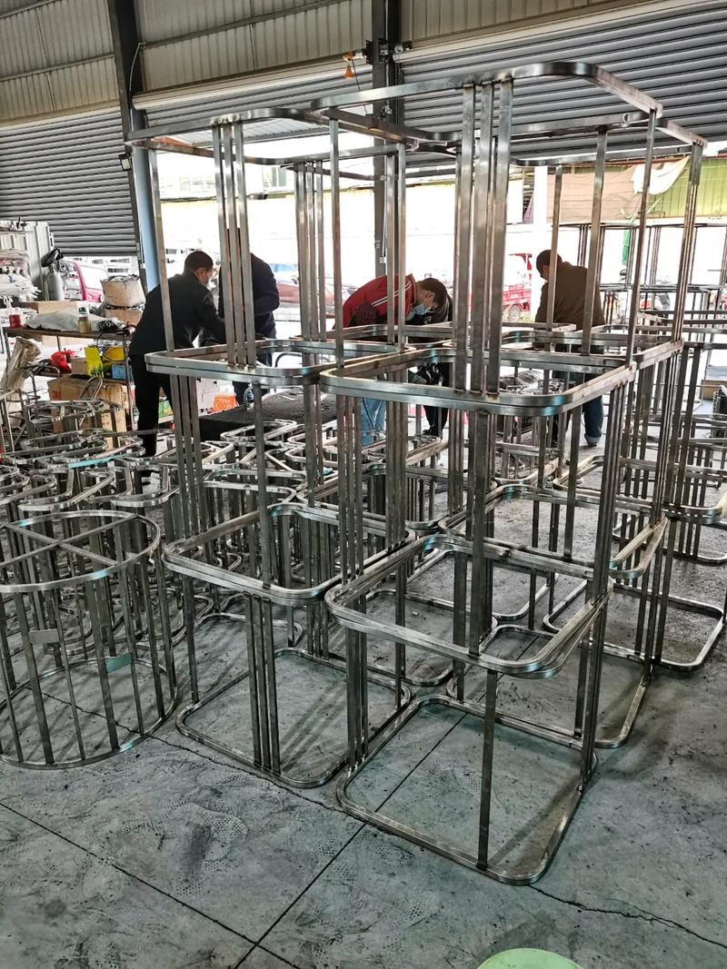 不銹鋼輕奢風(fēng)家具與鋁制精品 去商場不如來工廠，定制您的品質(zhì)生活
